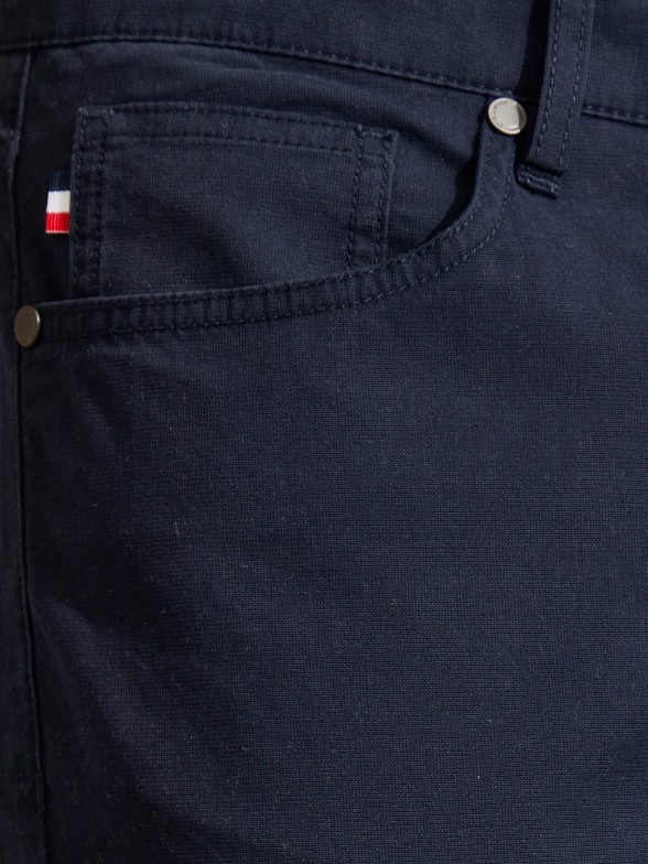 Man's slim fit trousers made from stretch cotton with five pockets