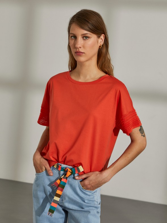 T-shirt para mulher de algodo com gola redonda e mangas curtas