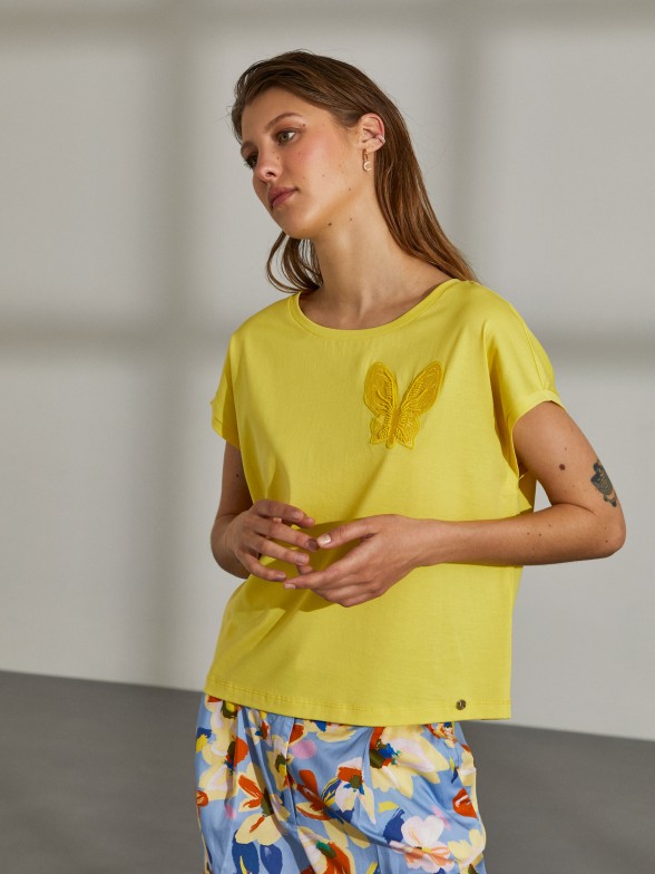 Woman's cotton oversized t-shirt with appliqué