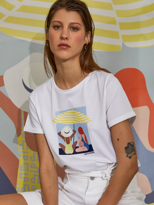Woman's t-shirt made of cotton with round collar and print