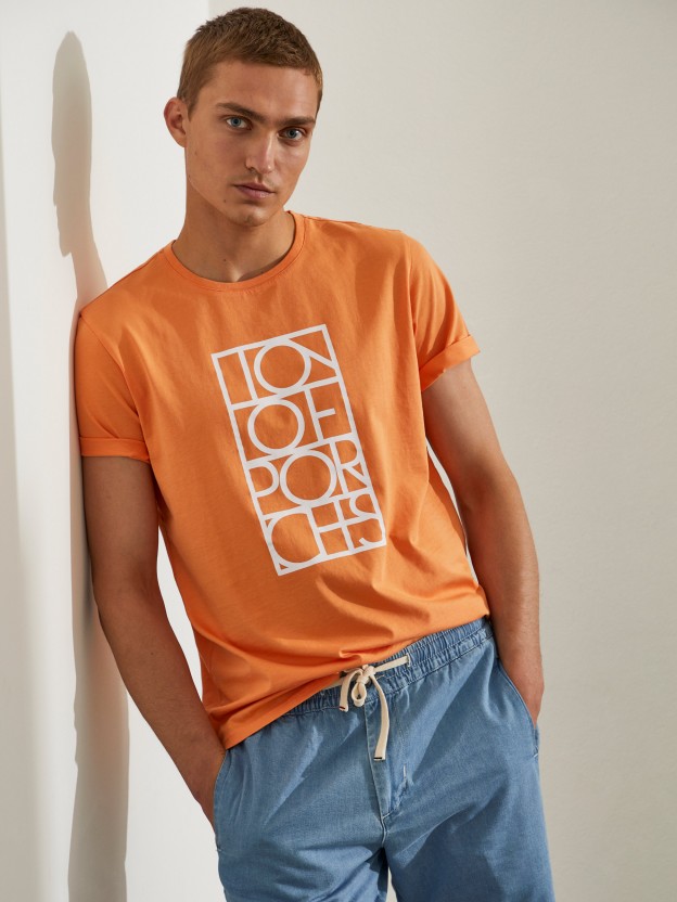 Man's round neck t-shirt with lettering