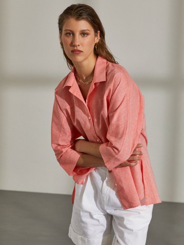 Woman's assymetric blouse in cotton and linen with raglan sleeves