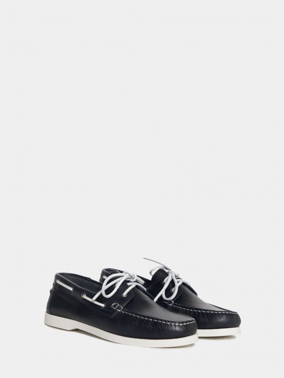 Man's leather boat shoes with lace-up detail