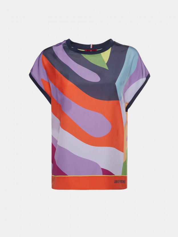 Woman's blouse with colourful pattern, round collar and short sleeves