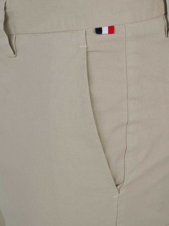 Bermudas para homem regular fit de algodão stretch com bolsos laterais 