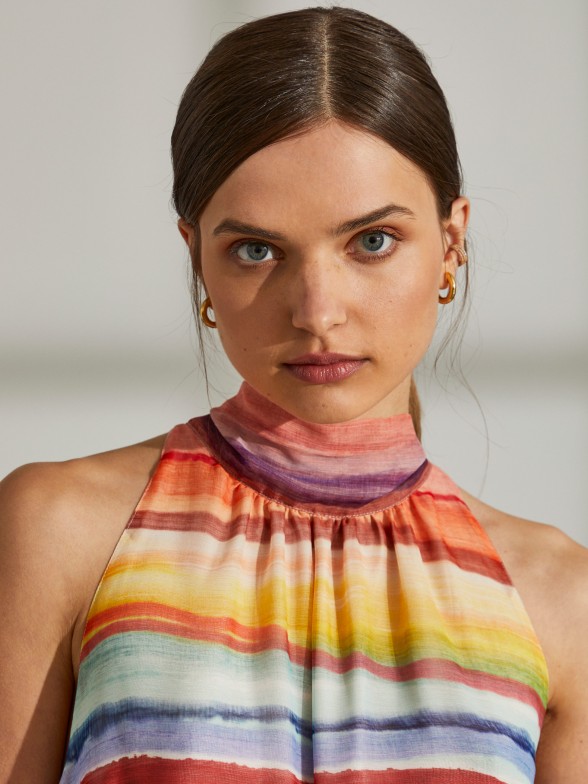 Sleeveless dress with turtleneck and colourful pattern