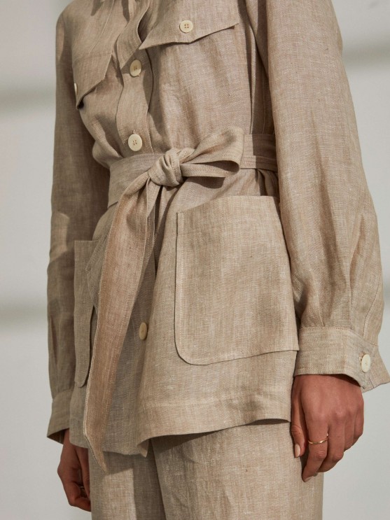 Woman's linen overshirt with belt and pockets