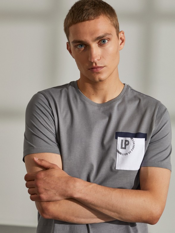 Man's cotton t-shirt with round collar and branding