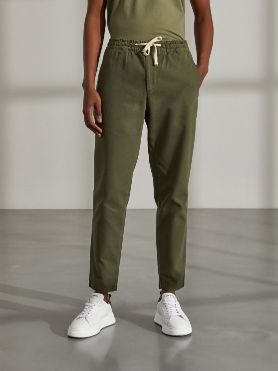 Pantalones para hombre de corte regular con cordn y cintura elstica