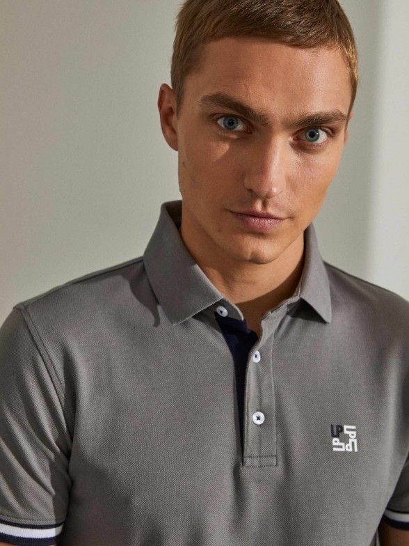 Polo para homem slim fit de algodo com riscas nas mangas