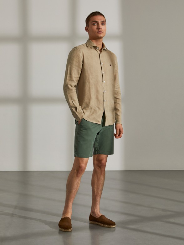 Camisa para homem slim fit de linho com colarinho "cutaway"