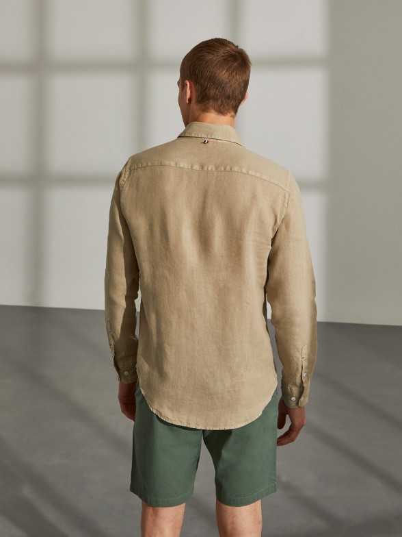 Camisa para homem slim fit de linho com colarinho "cutaway"