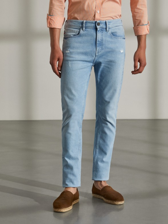 Man's slim fit jeans with five pockets