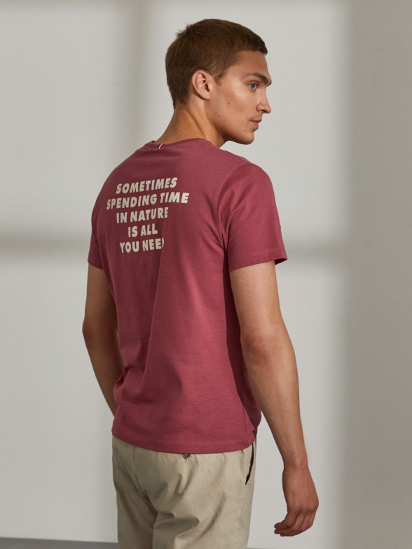 T-shirt para homem de algodão com gola redonda e estampado nas costas