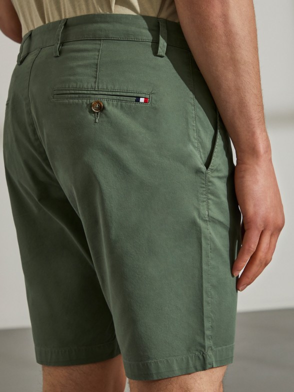 Man's regular fit twill shorts with pockets