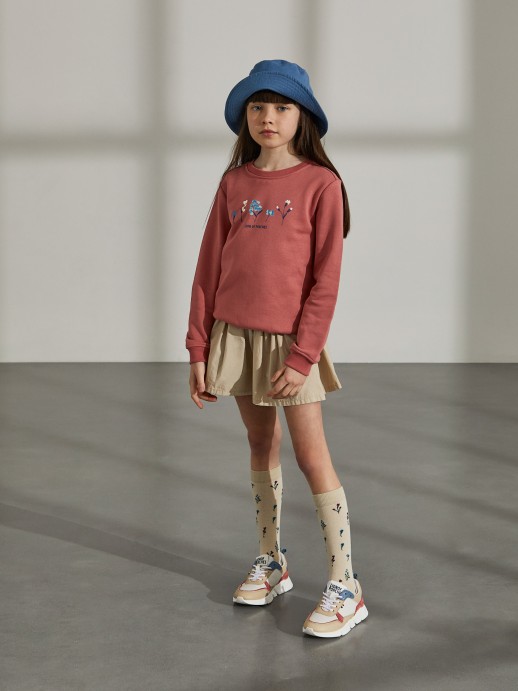 Short skirt with elastic waist