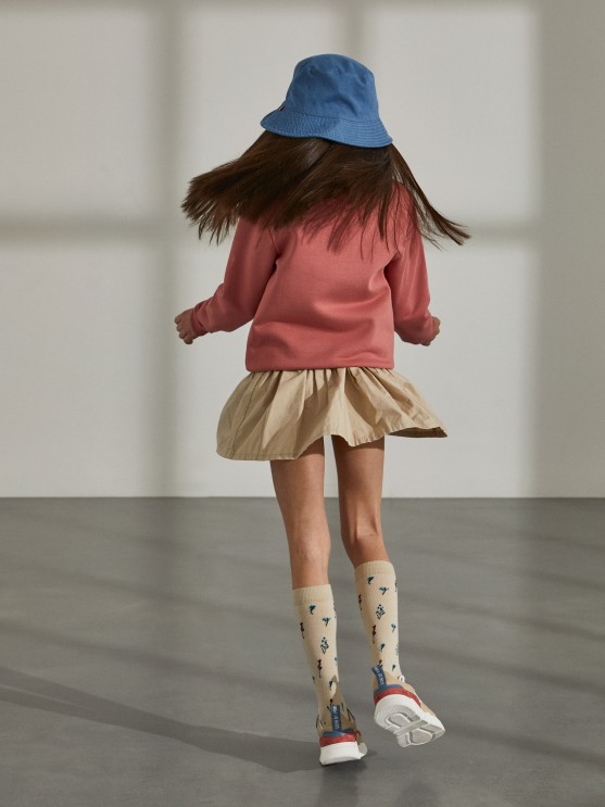 Short skirt with elastic waist
