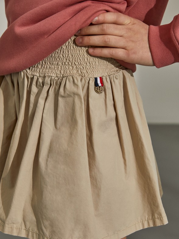 Short skirt with elastic waist