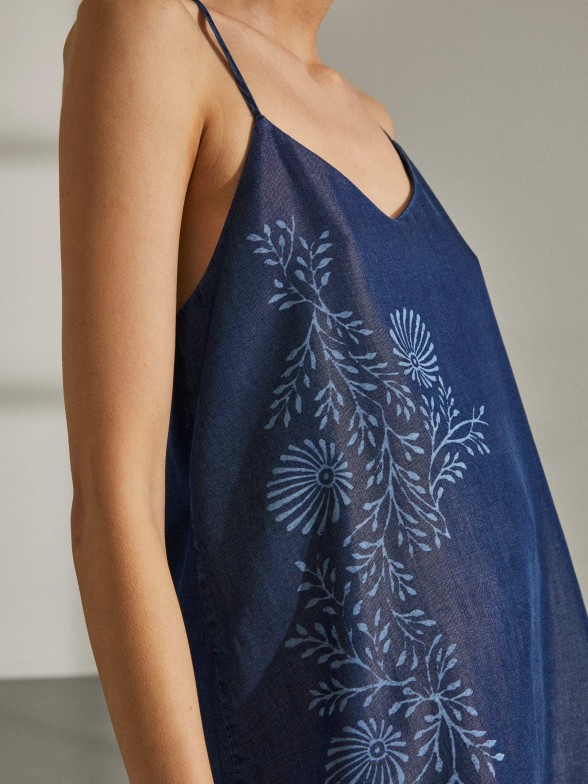 Top para mulher em lyocell com estampado floral e sem mangas