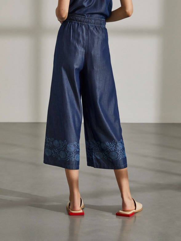Woman's trousers culotte in lyocell with pattern 