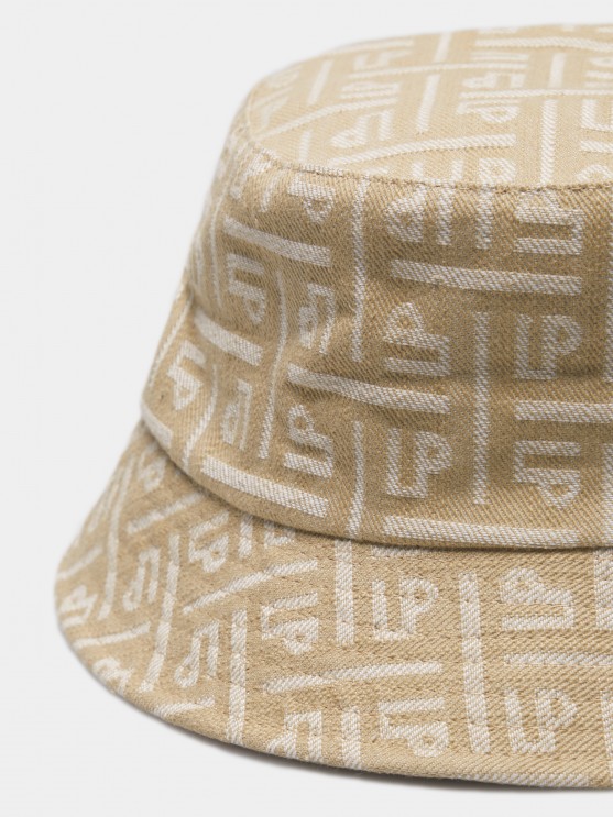 Panam para mujer con monograma en relieve y etiqueta