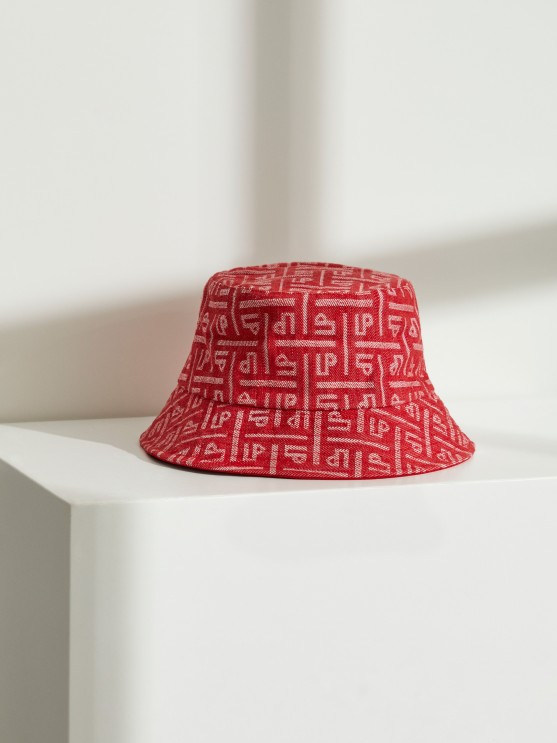 Panam para mujer con monograma en relieve y etiqueta