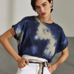 Woman's t-shirt in silk with tie dye print and round collar