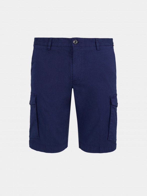 Man's regular fit shorts made from stretch cotton with side pockets 
