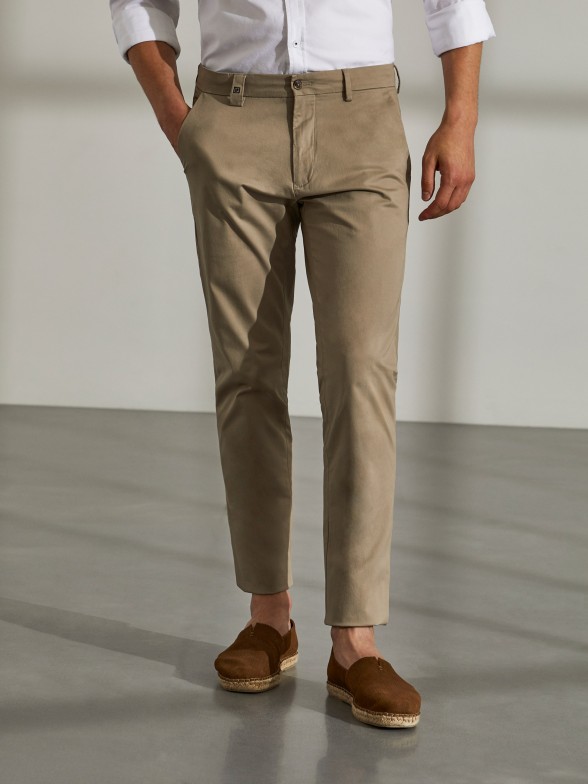 Man's slim fit chino trousers in cotton
