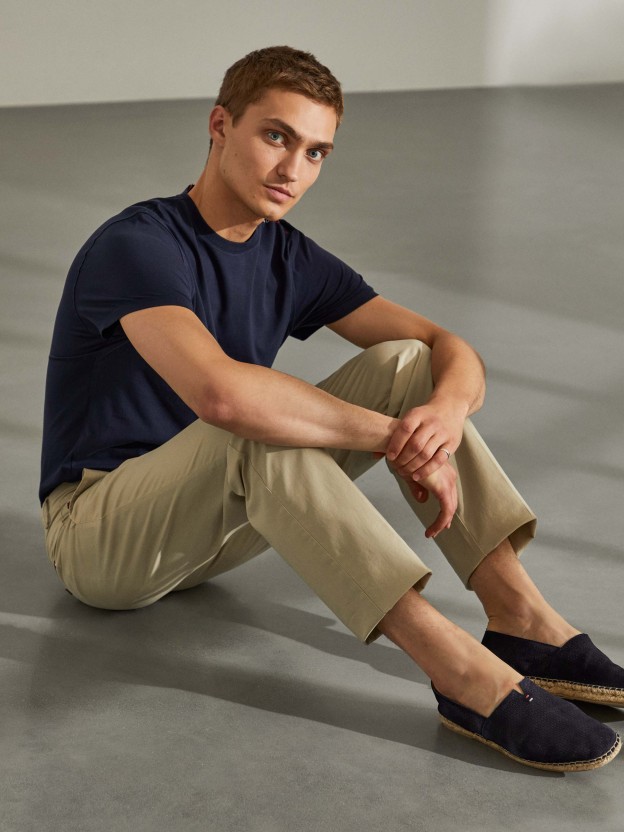 Man's regular fit chino trousers with pockets
