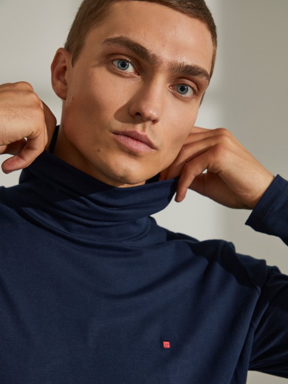 Camisola para homem de gola alta em algodo orgnico
