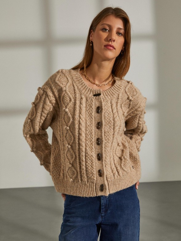 Casaco tricotado com estrutura