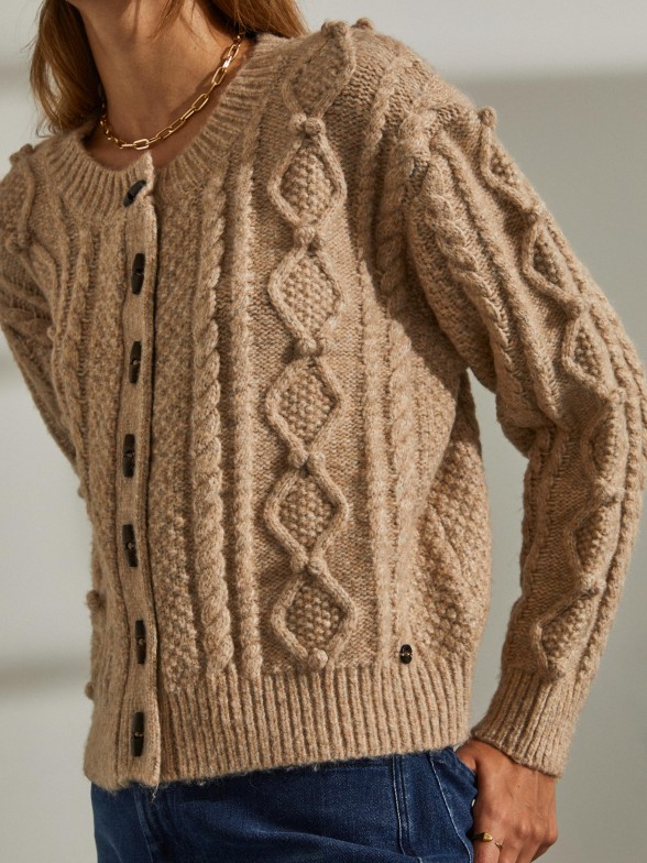 Casaco tricotado com estrutura