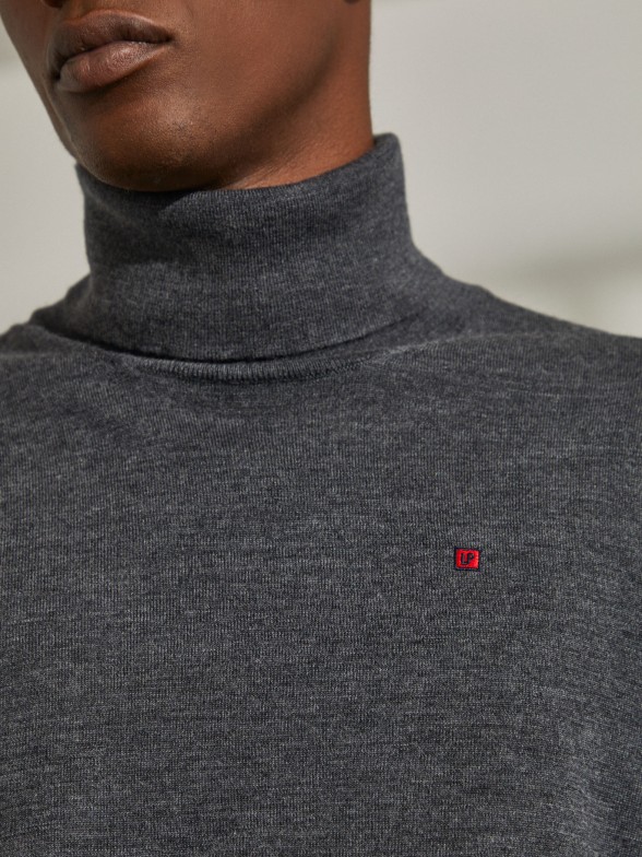 Camisola para homem regular fit em 100% lã de gola alta