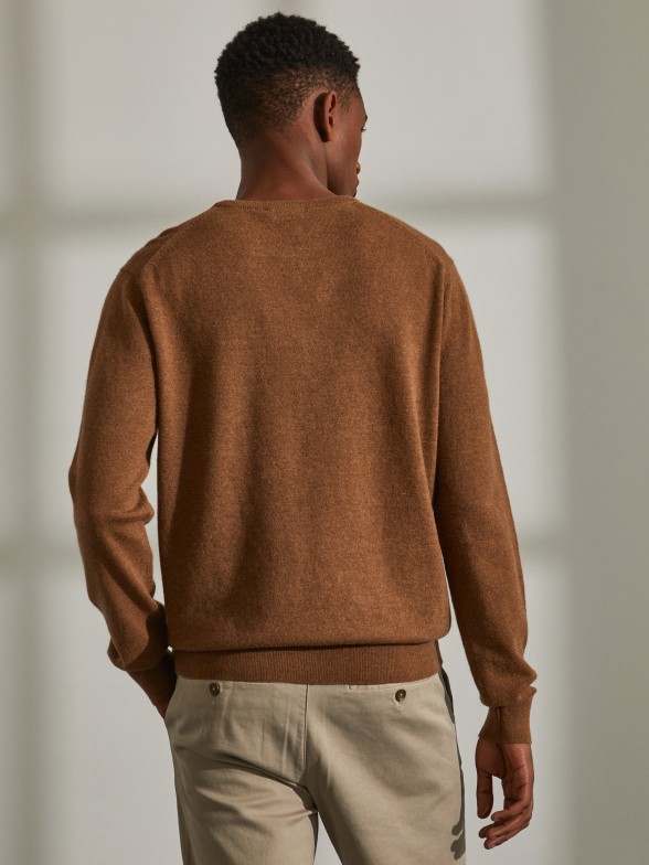 Man's round neck jumper made of 100% wool