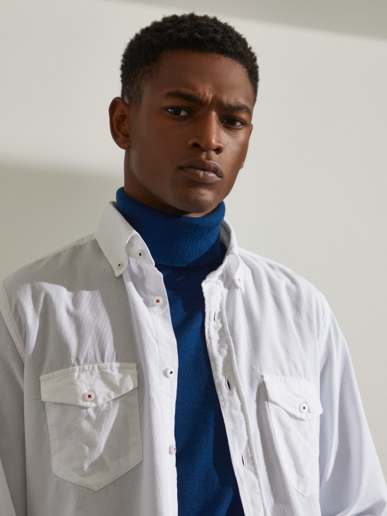 Man's slim fit shirt in corduroy in plain colour