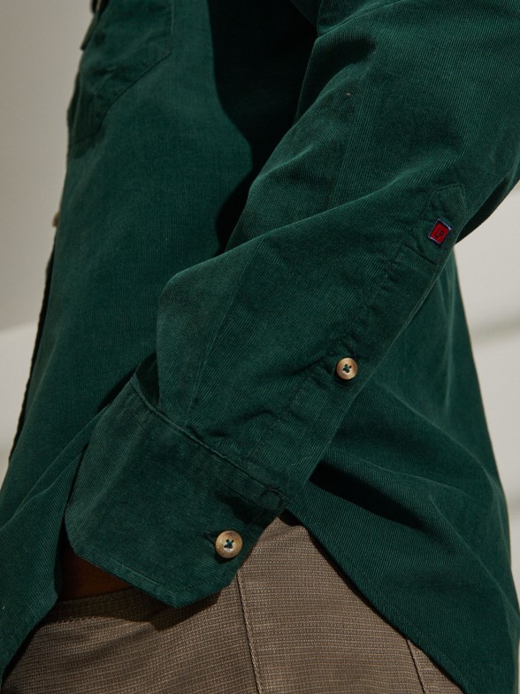 Man's slim fit shirt in corduroy in plain colour
