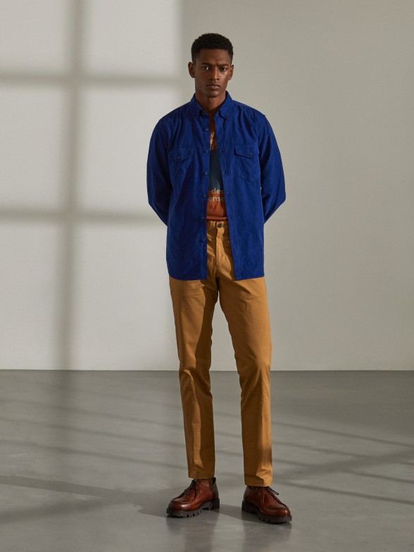 Man's slim fit shirt in corduroy in plain colour
