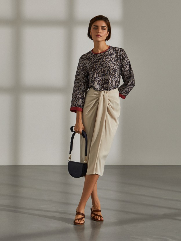 Blusa com estampado allover
