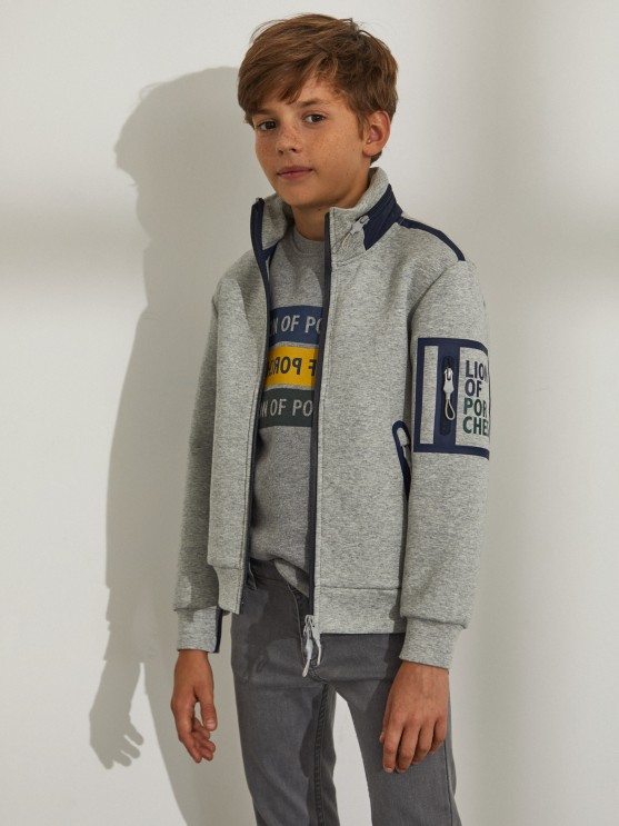 Chaqueta con capucha