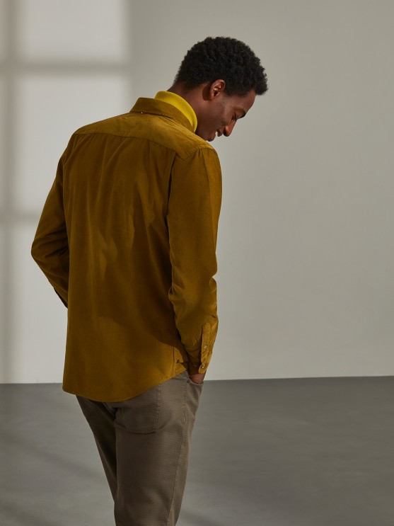 Camisa slim fit de bombazine em cor lisa
