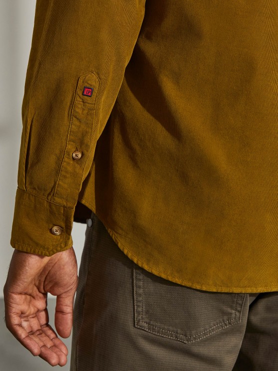 Camisa slim fit de bombazine em cor lisa