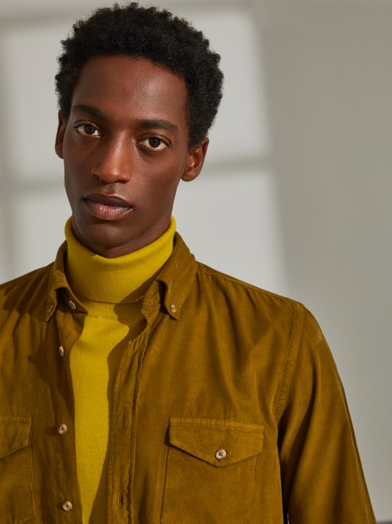Camisa slim fit de bombazine em cor lisa