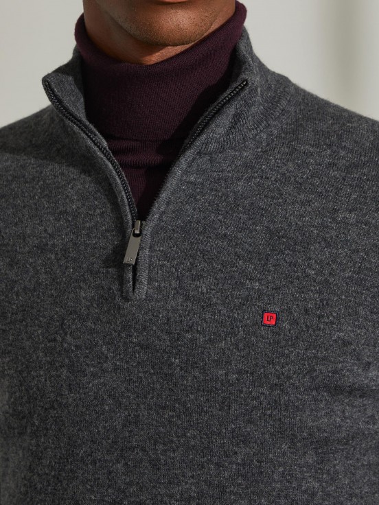 Man's wool jumper with collar zip