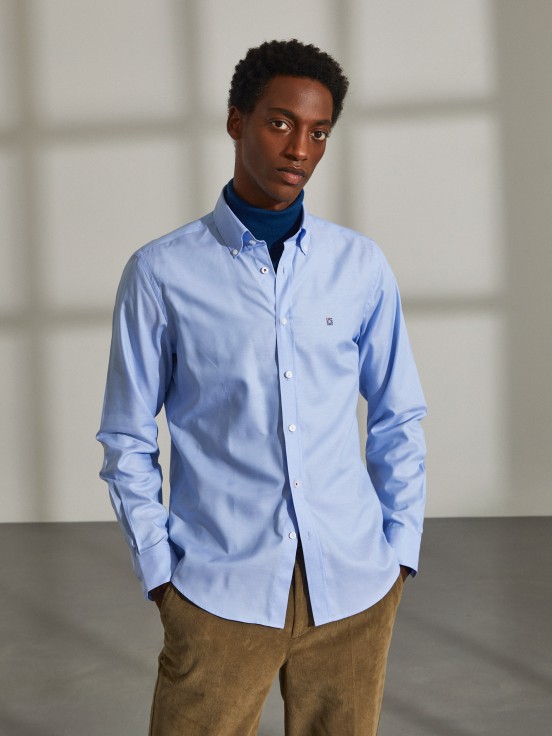 Camisa para hombre de algodón slim fit con cuello de dos botones