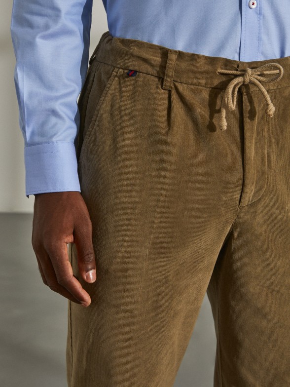 Man's slim fit trousers in corduroy