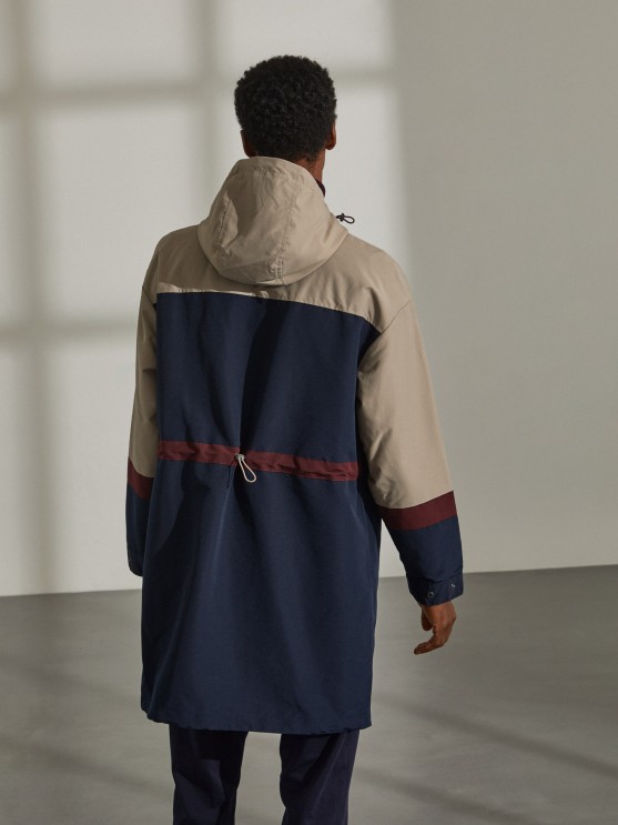 Parka con capucha