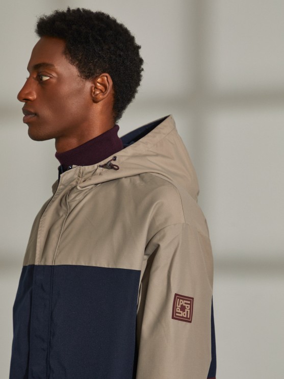 Parka con capucha