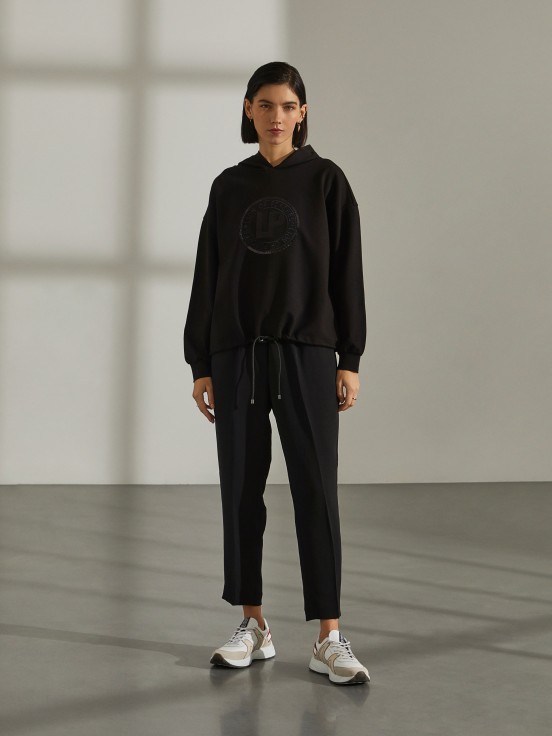 Sweatshirt com capuz e bordado lantejoulas