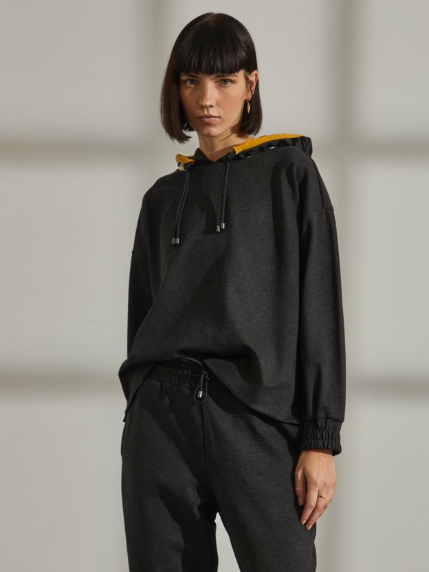 Sweatshirt com capuz estampado